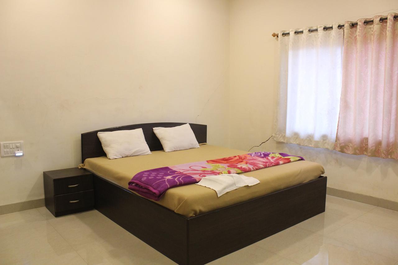 Malhar Bungalow Панчгани Екстериор снимка