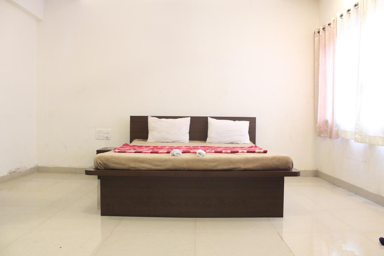 Malhar Bungalow Панчгани Екстериор снимка